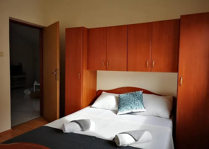 Easy Summer *** * 维尔